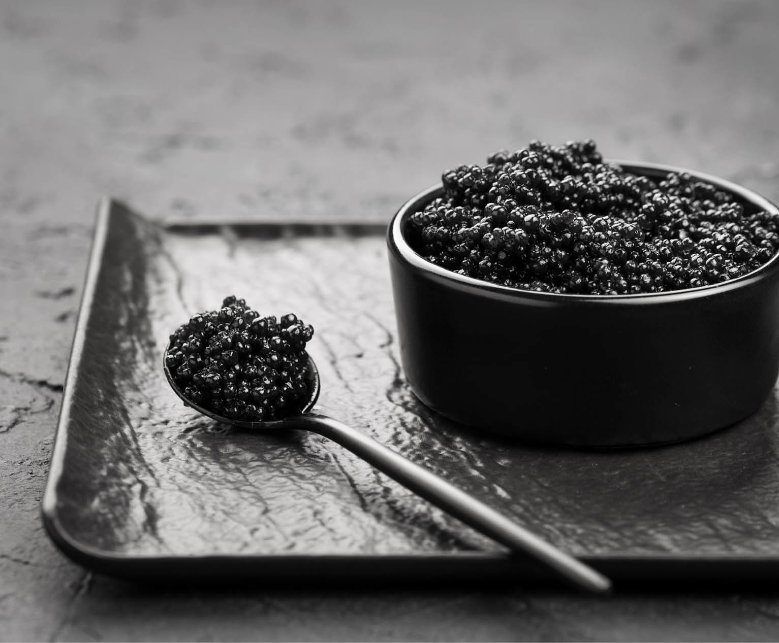 INALIA BLACK CAVIAR Против стареене – Стягане – Сияние с екстракт от черен хайвер